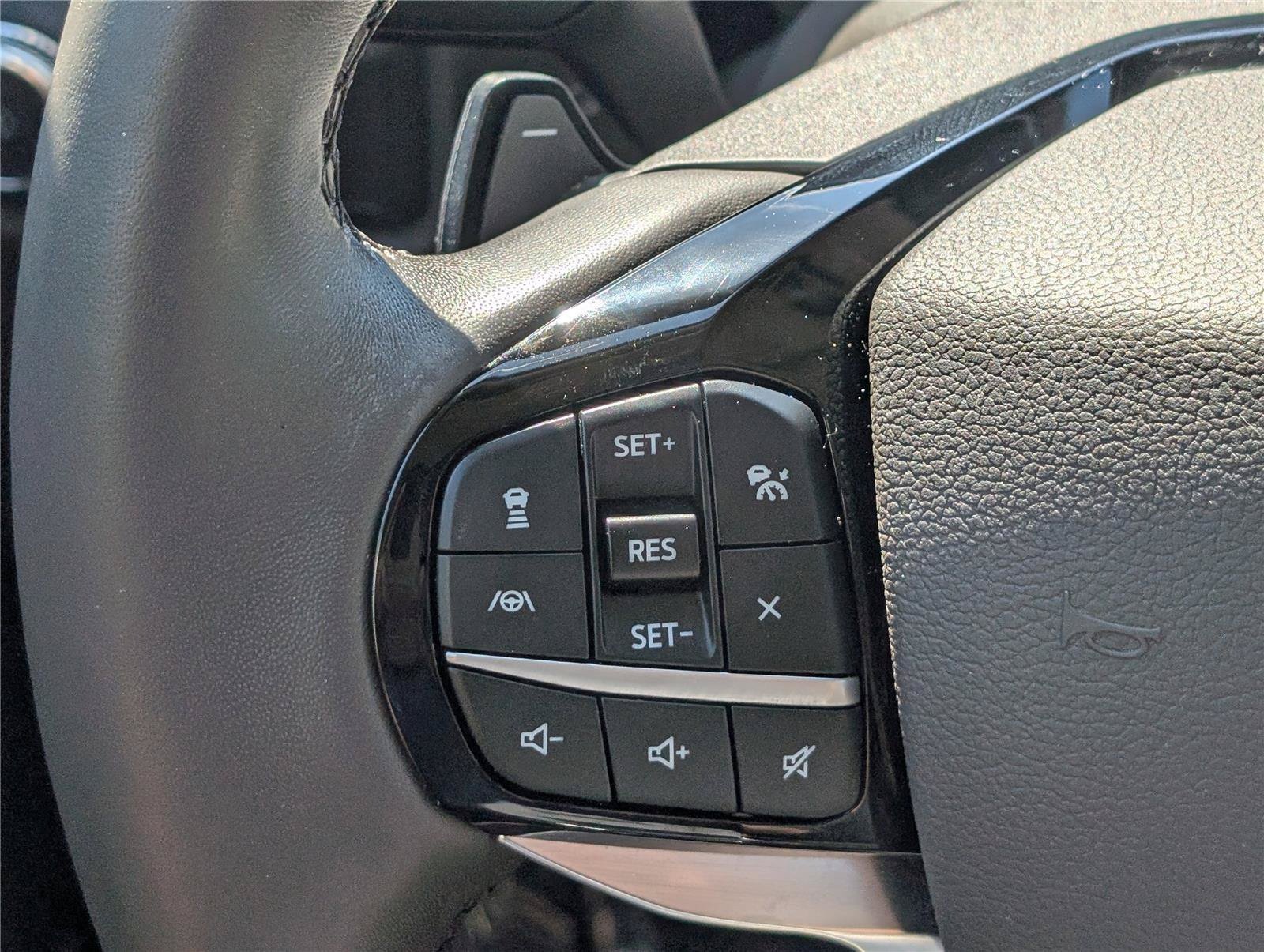 Used 2021 Ford Explorer Platinum w/ Equipment Group 601A AWD/4WD image 26