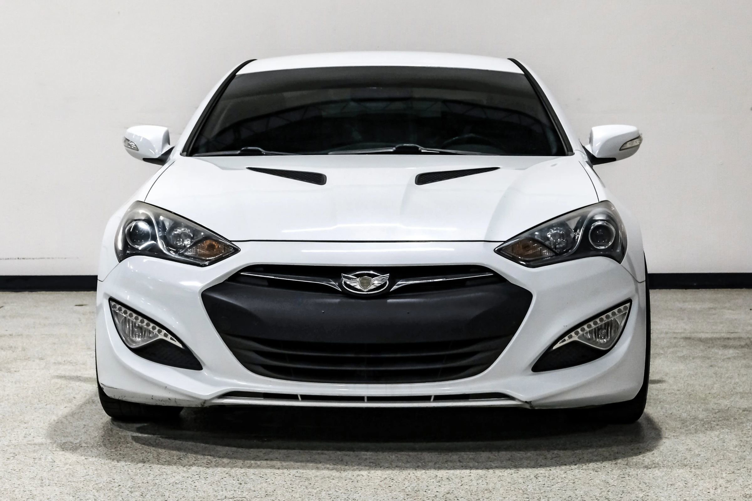 Used 2016 Hyundai Genesis Coupe 3.8 image 3