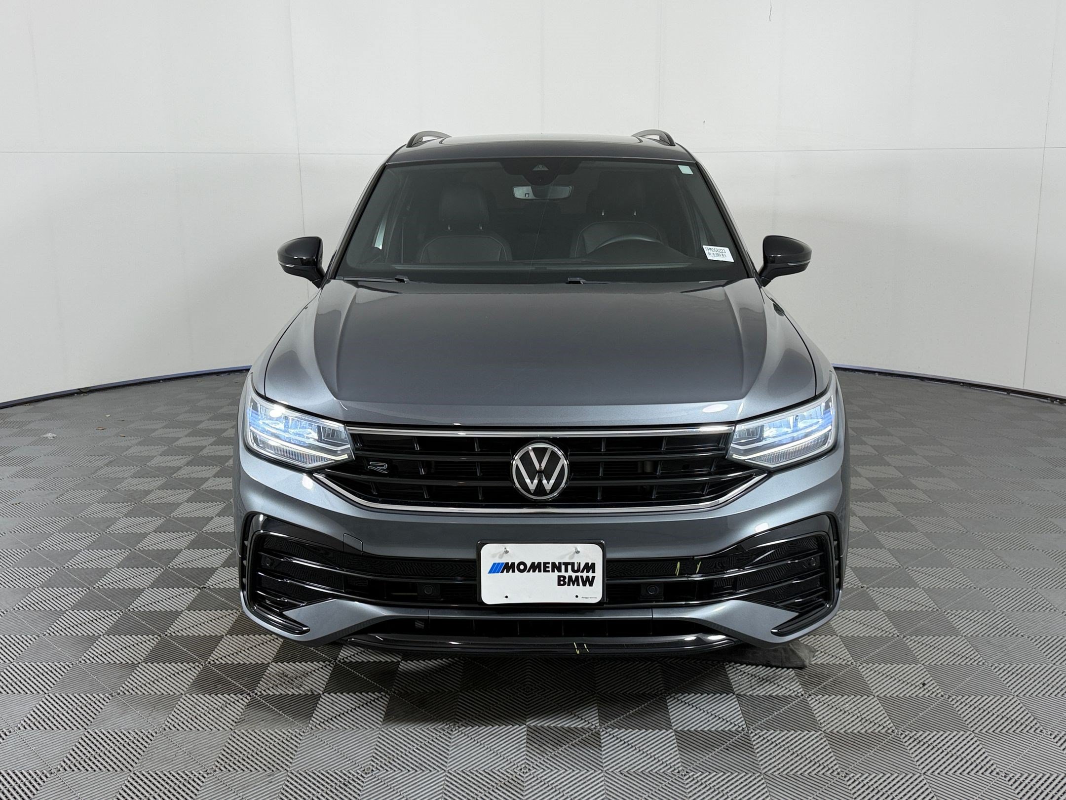 Used 2023 Volkswagen Tiguan SE R-Line FWD image 6