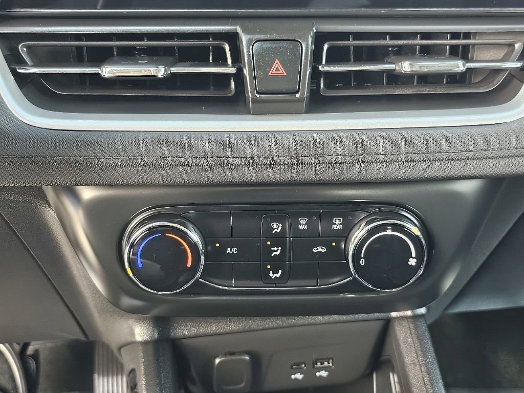 Used 2024 Chevrolet TrailBlazer LS image 28