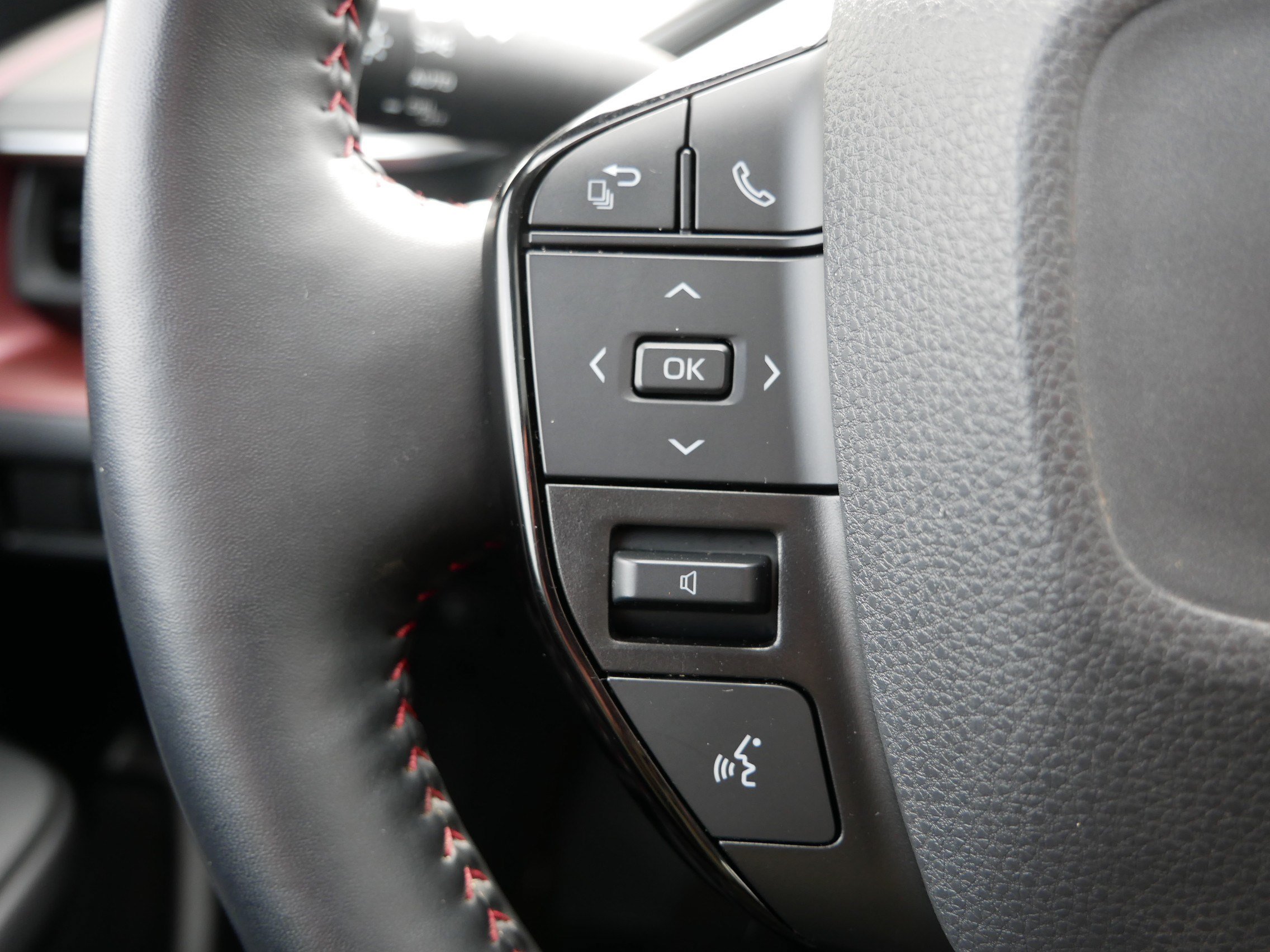 Used 2024 Toyota Prius Prime Premium w/ Advanced Technology Package FWD image 28