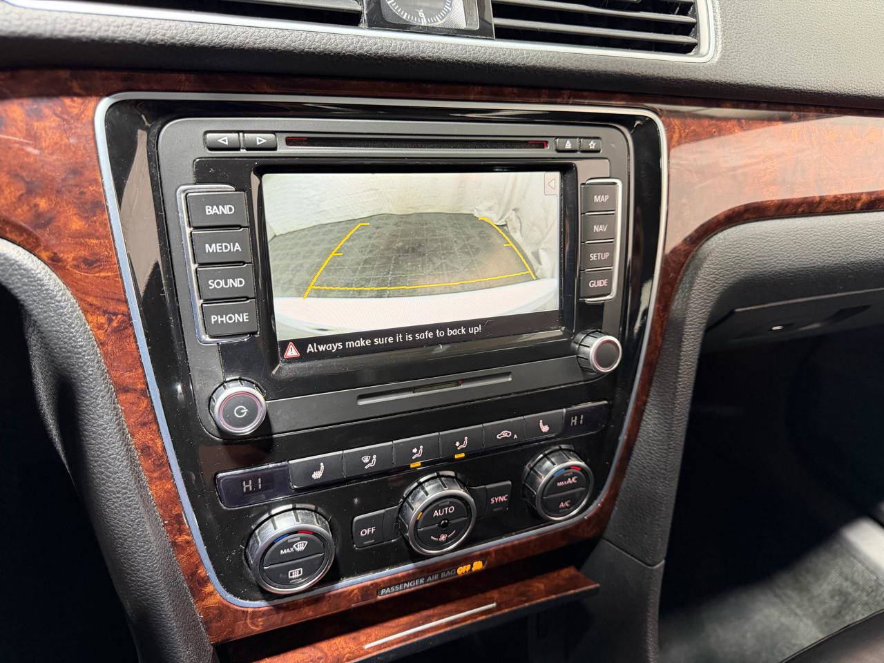 Used 2013 Volkswagen Passat TDI SEL Premium image 31