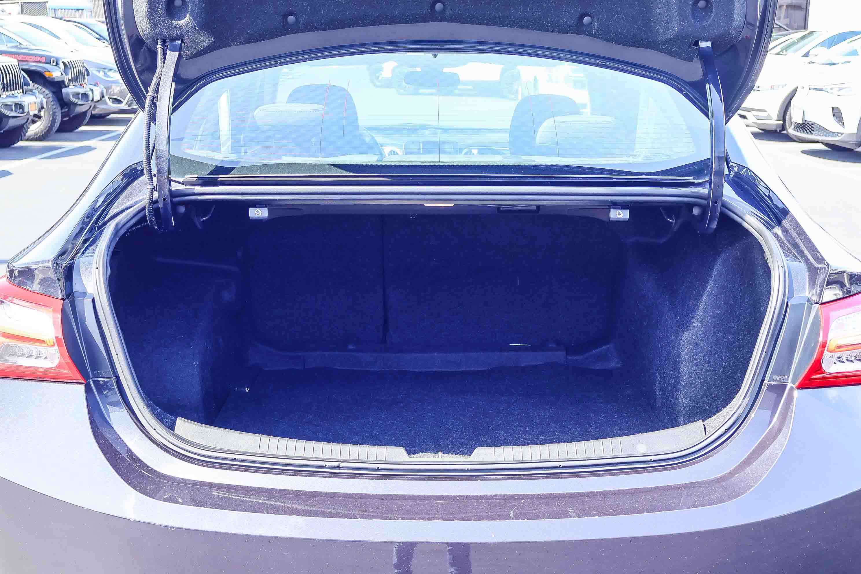 Used 2022 Chevrolet Malibu LT FWD image 15