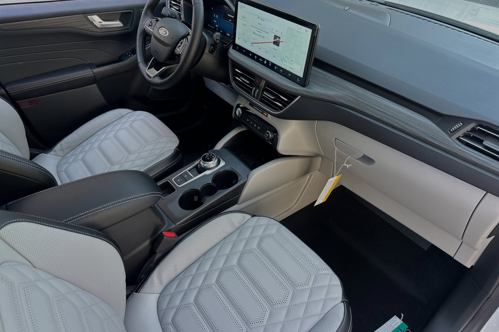 New 2024 Ford Escape SE w/ PHEV Premium Package FWD image 13