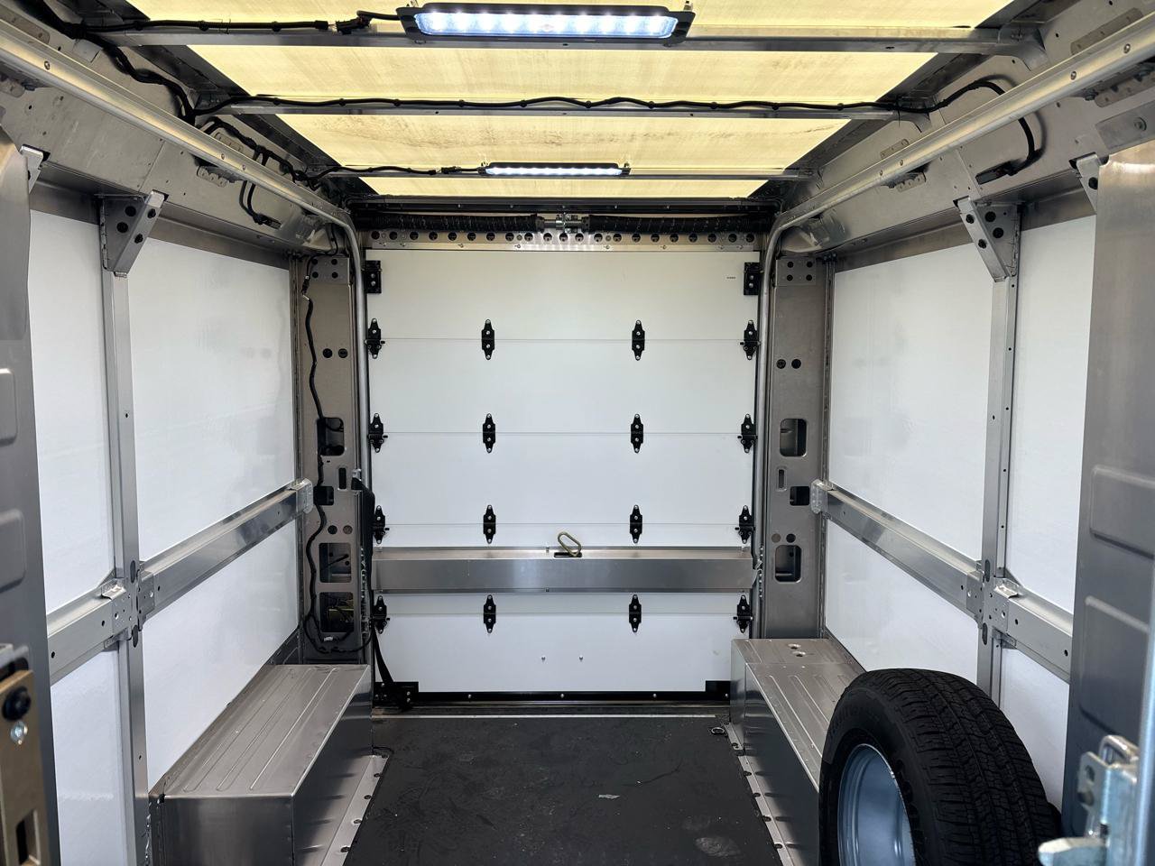 Used 2024 Chevrolet Brightdrop 400 w/ Commercial Equipment Package AWD/4WD image 14
