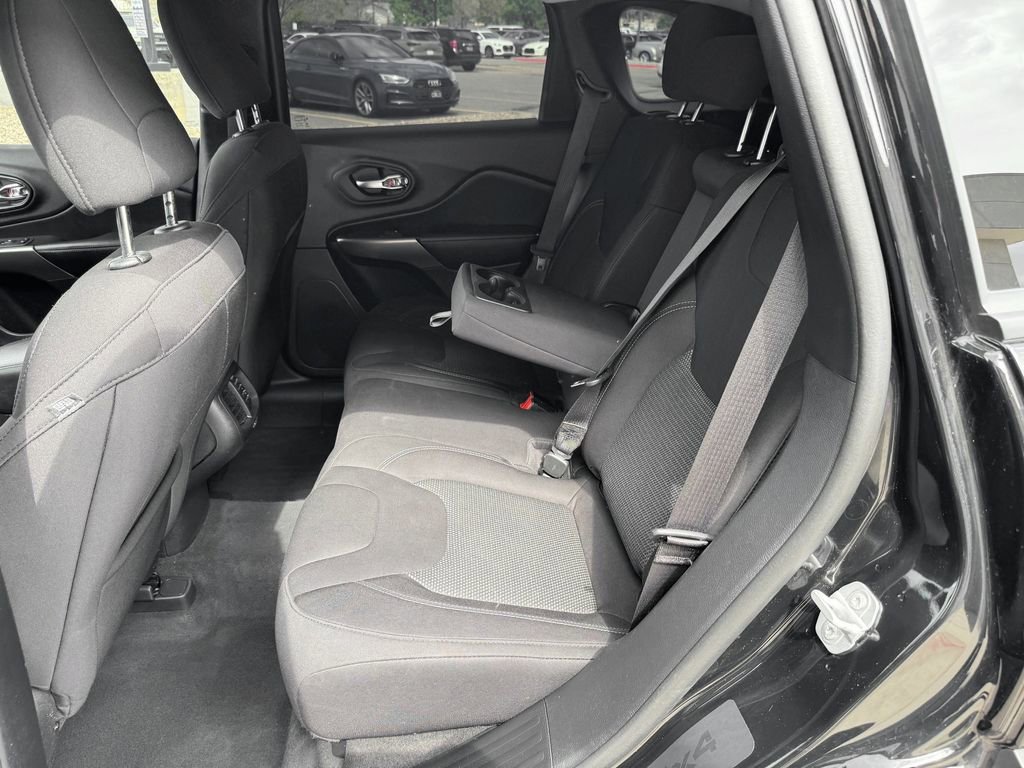 Used 2020 Jeep Cherokee Latitude AWD/4WD image 24