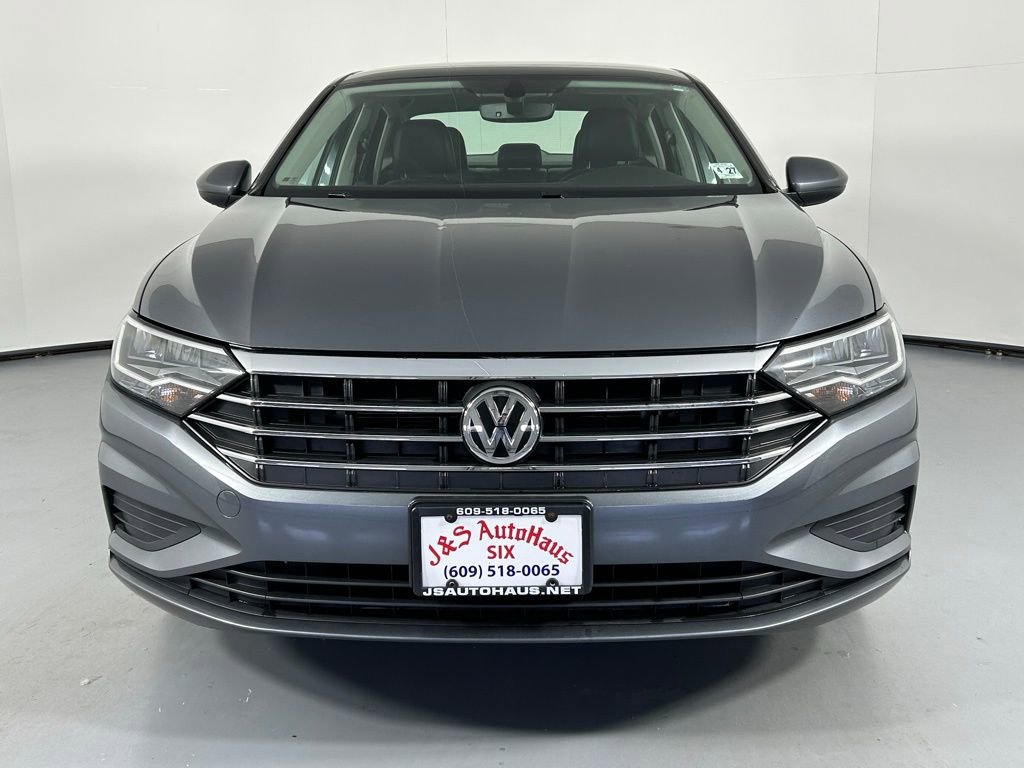 Used 2021 Volkswagen Jetta SE w/ SE Cold Weather Package FWD image 2
