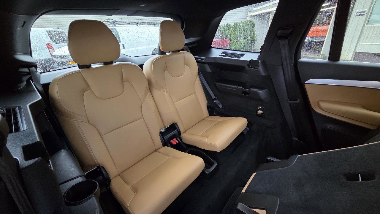Used 2018 Volvo XC90 T5 Momentum w/ Convenience Package image 17