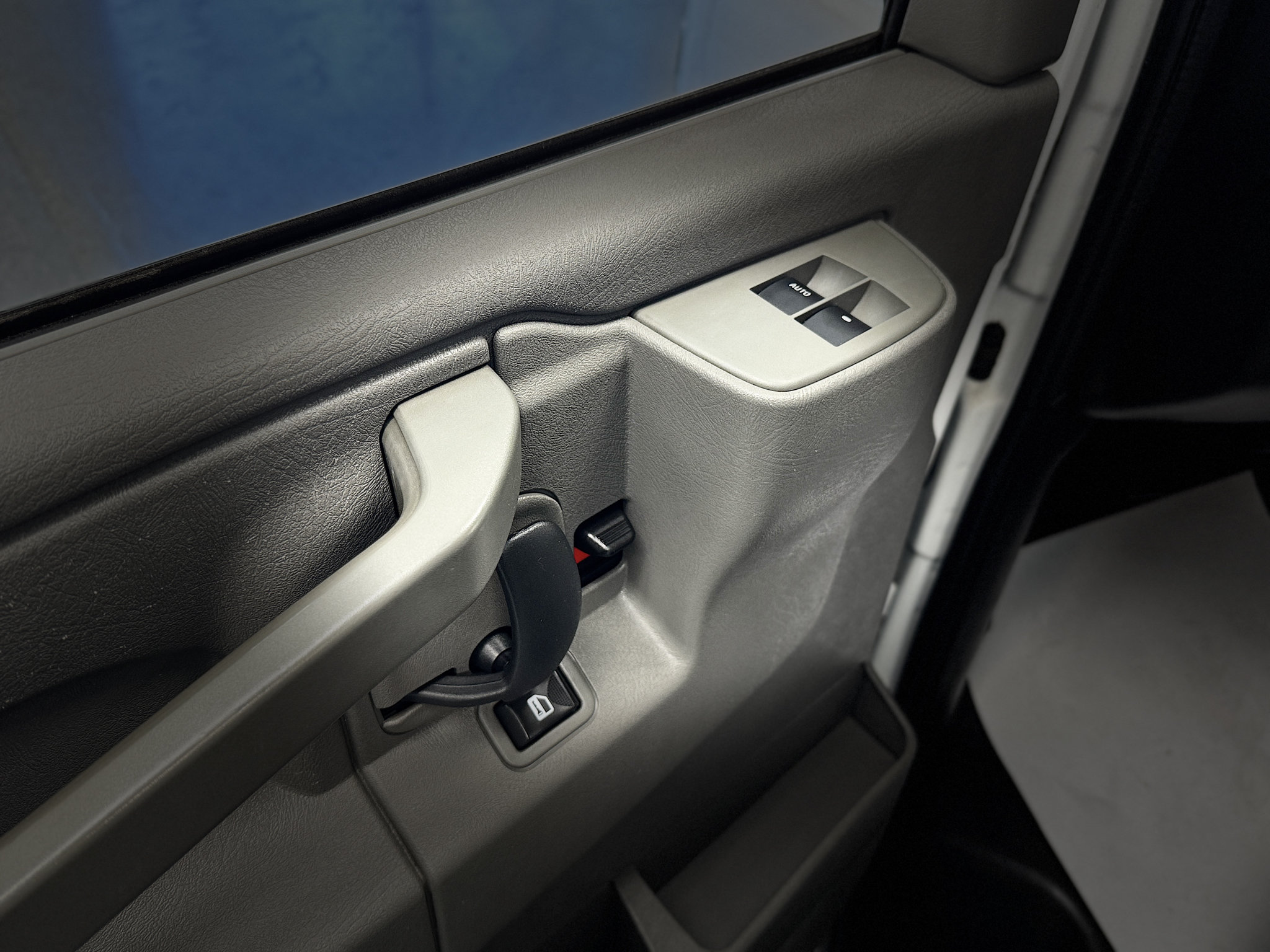 Used 2019 Chevrolet Express 2500 RWD image 13