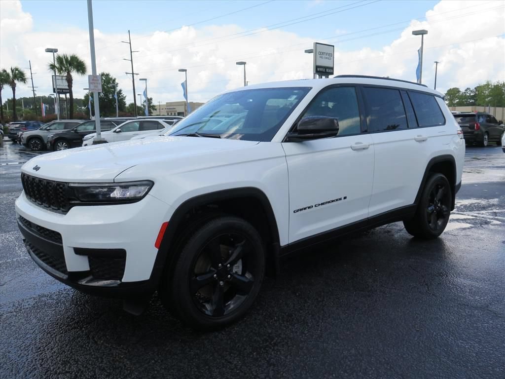 Used 2024 Jeep Grand Cherokee L Altitude RWD image 8