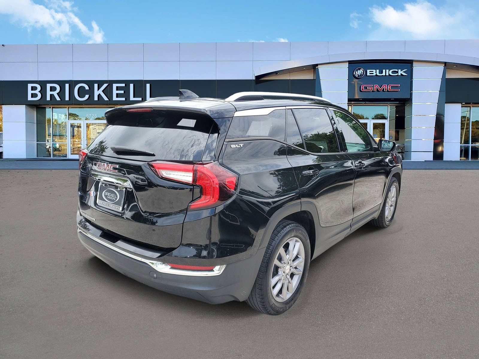 Used 2022 GMC Terrain SLT w/ LPO, Floor Liner Package FWD image 3