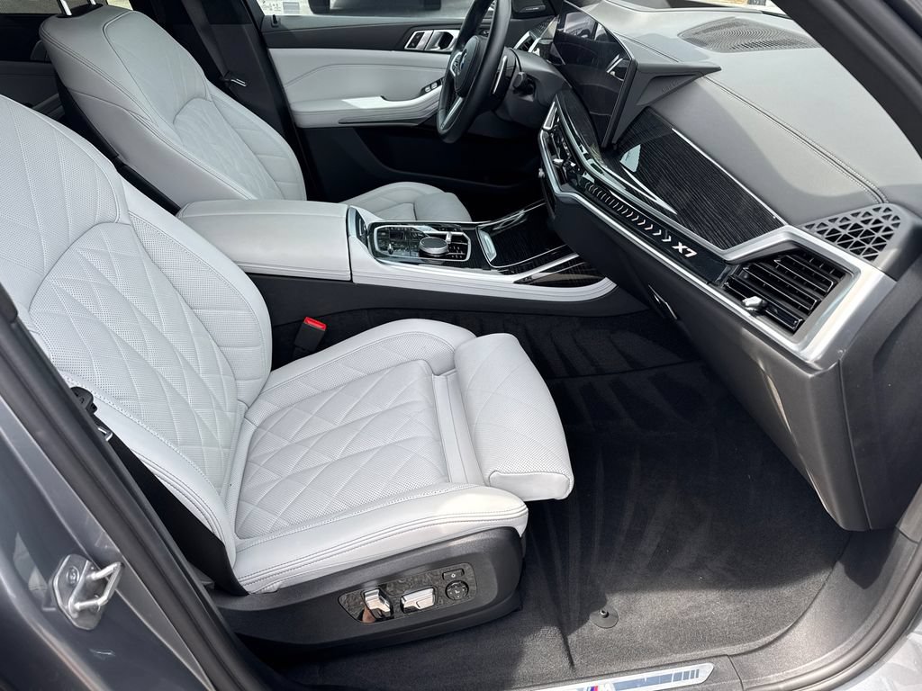 Used 2023 BMW X7 xDrive40i w/ M Sport Package AWD/4WD image 14