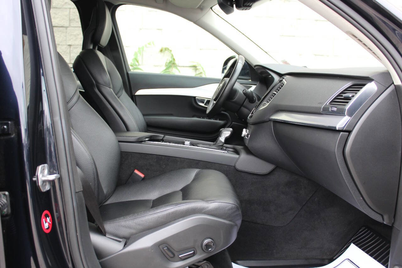 Used 2016 Volvo XC90 T6 Momentum image 17