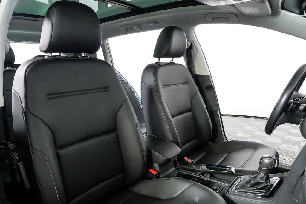 Used 2019 Volkswagen Golf SE image 21