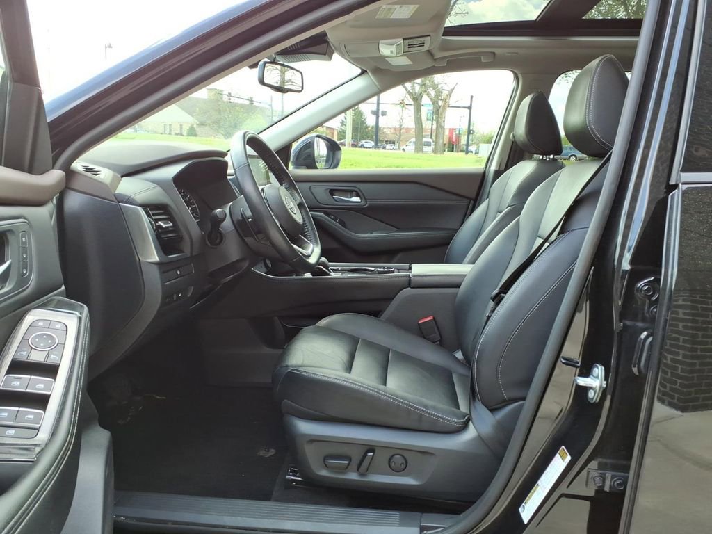 Used 2023 Nissan Rogue SL image 13