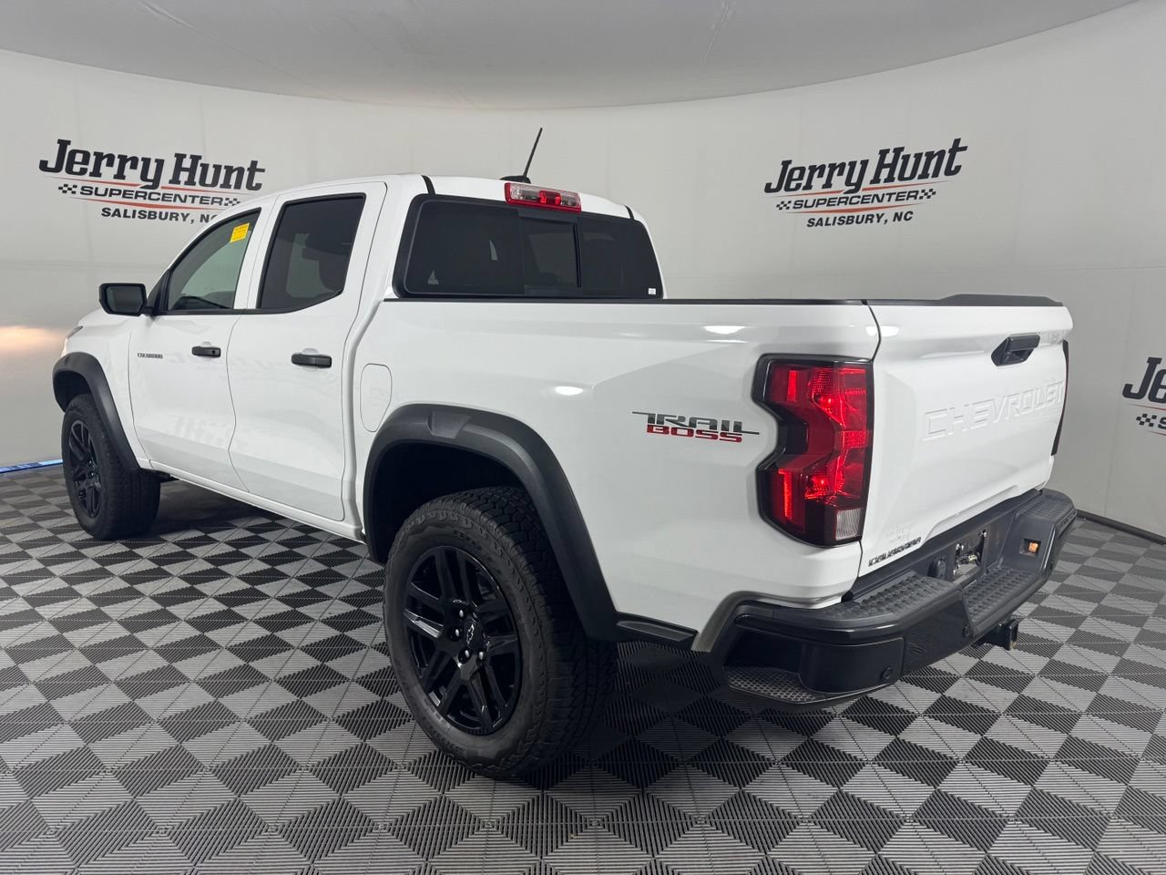 Used 2025 Chevrolet Colorado Trail Boss AWD/4WD image 9