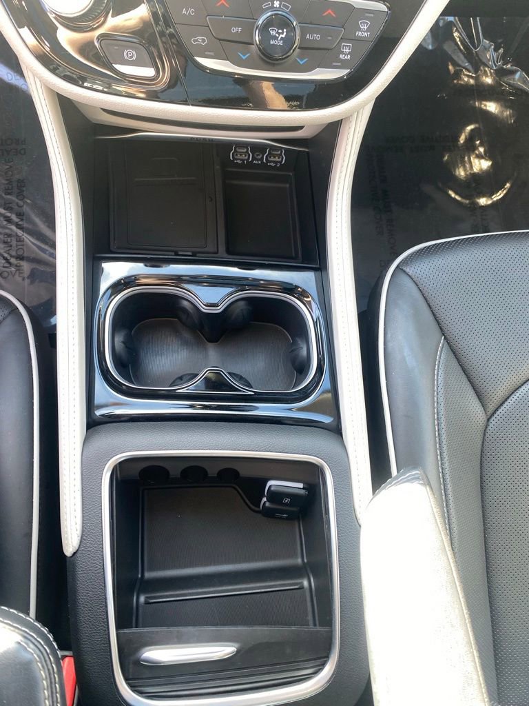 Used 2024 Chrysler Pacifica Limited image 16