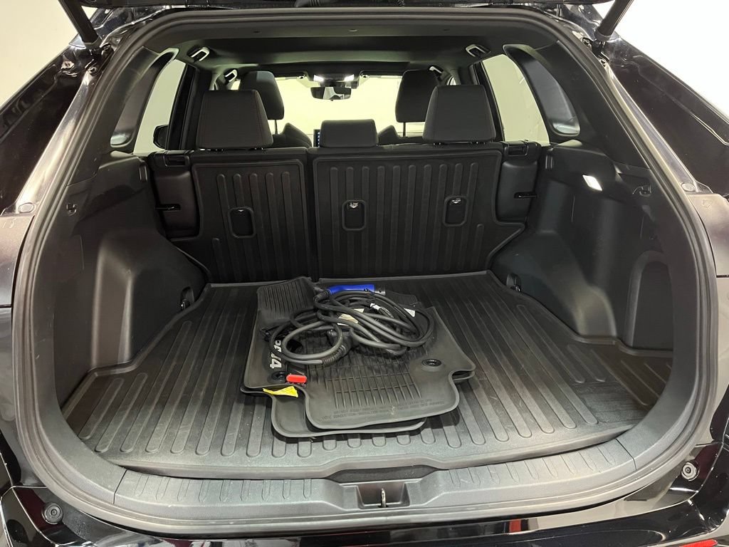 Used 2022 Toyota RAV4 SE w/ Weather & Moonroof Package AWD/4WD image 19