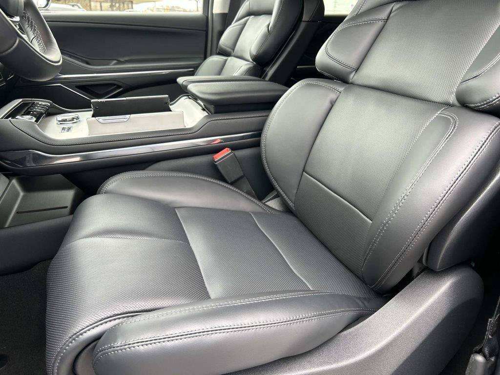 New 2026 Lincoln Navigator Premiere AWD/4WD image 17
