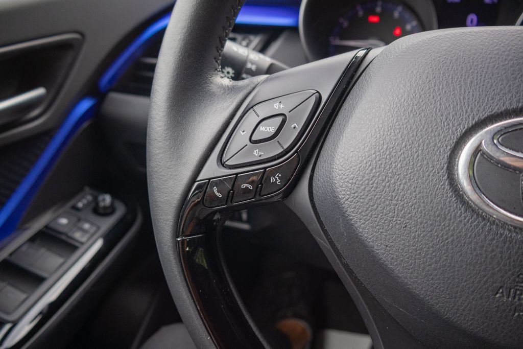Used 2020 Toyota C-HR XLE FWD image 21
