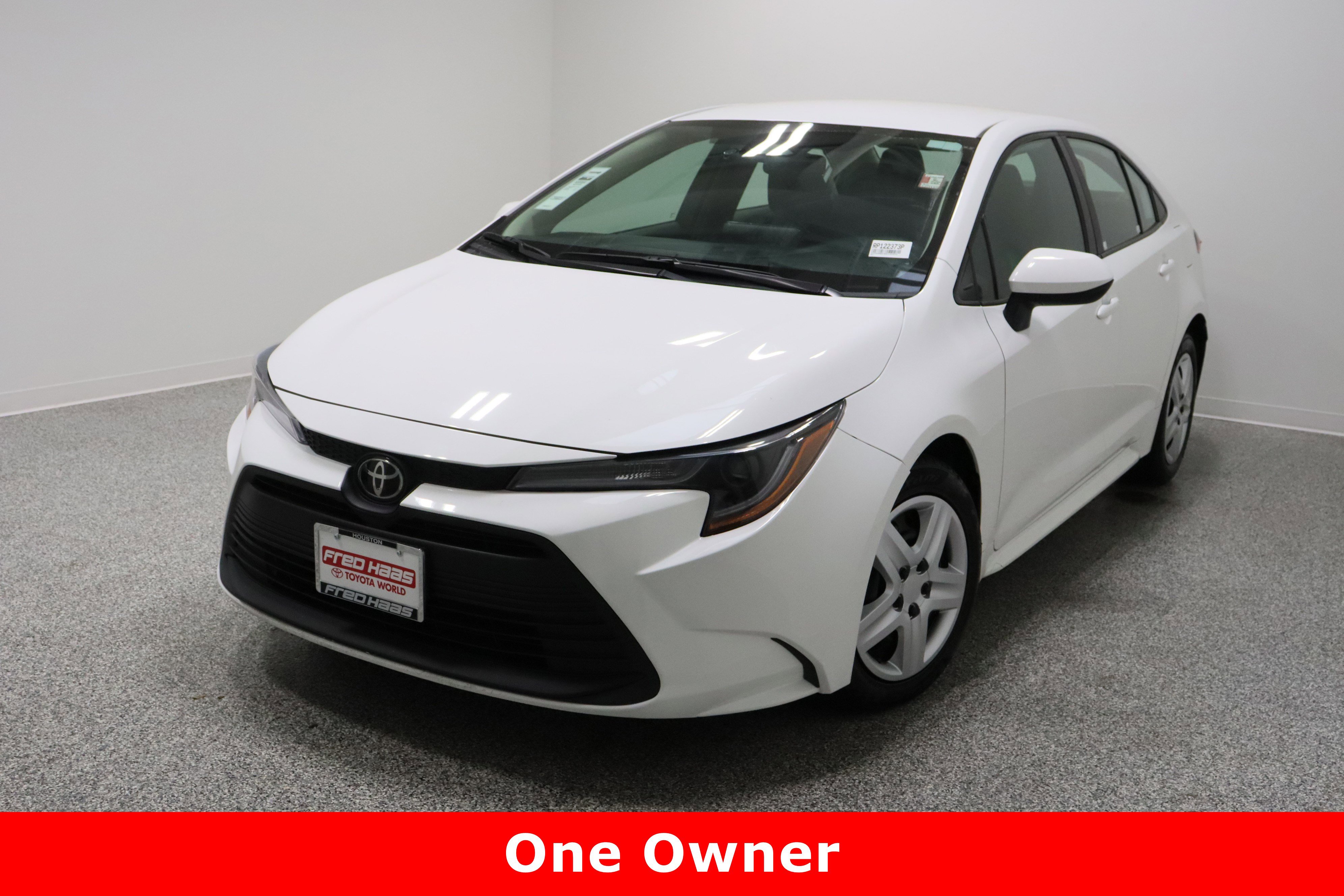 Used 2024 Toyota Corolla LE image 2