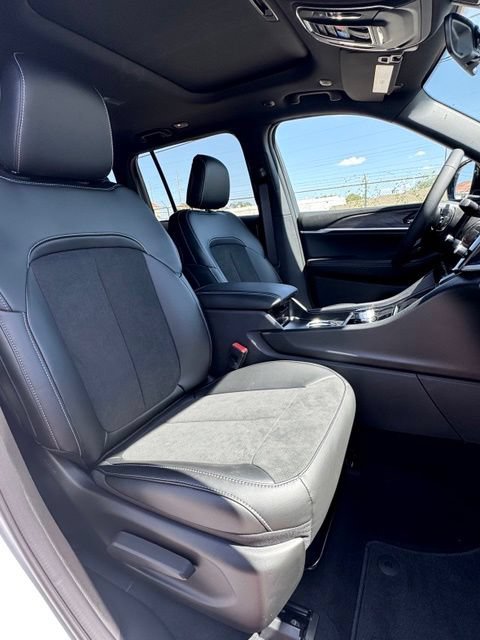 New 2027 Jeep Grand Cherokee Altitude AWD/4WD image 14