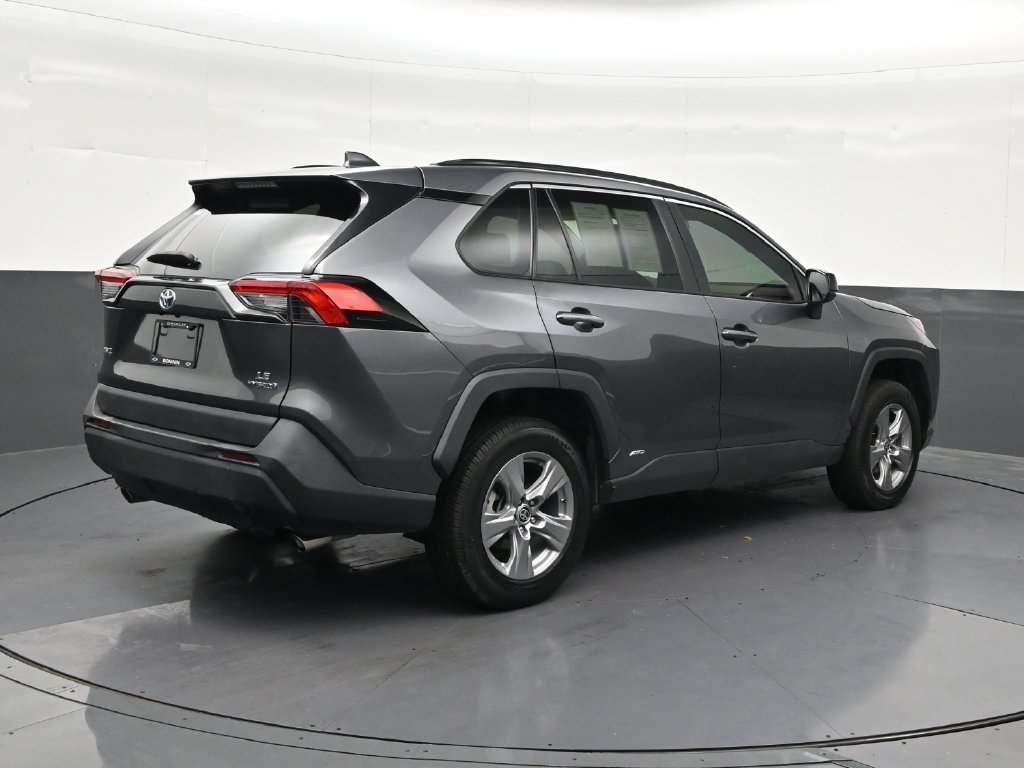 Used 2022 Toyota RAV4 LE AWD/4WD image 5