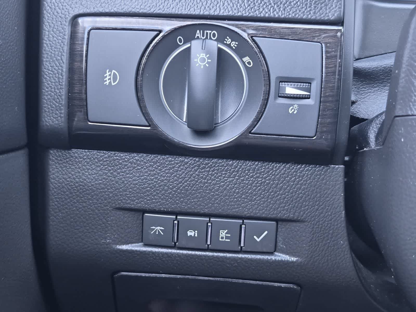 Used 2013 Chevrolet Captiva Sport LTZ FWD image 32