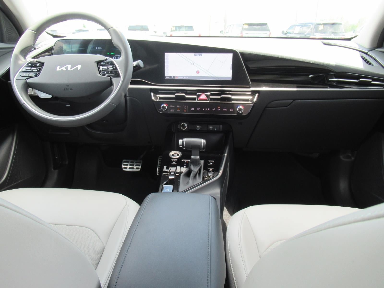 Used 2025 Kia Niro EX Touring FWD image 13