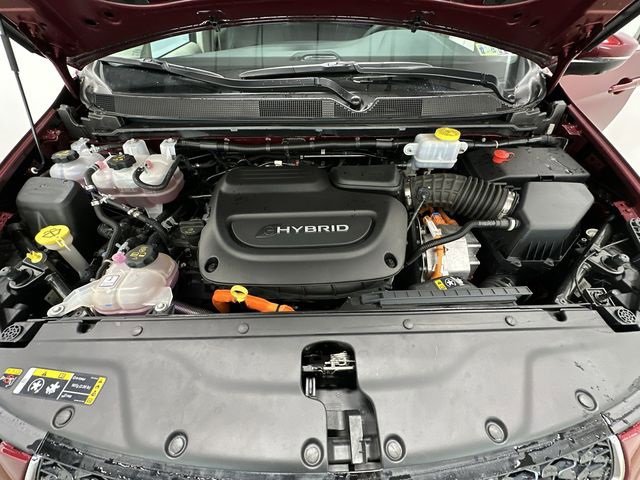 Used 2023 Chrysler Pacifica Touring-L image 28