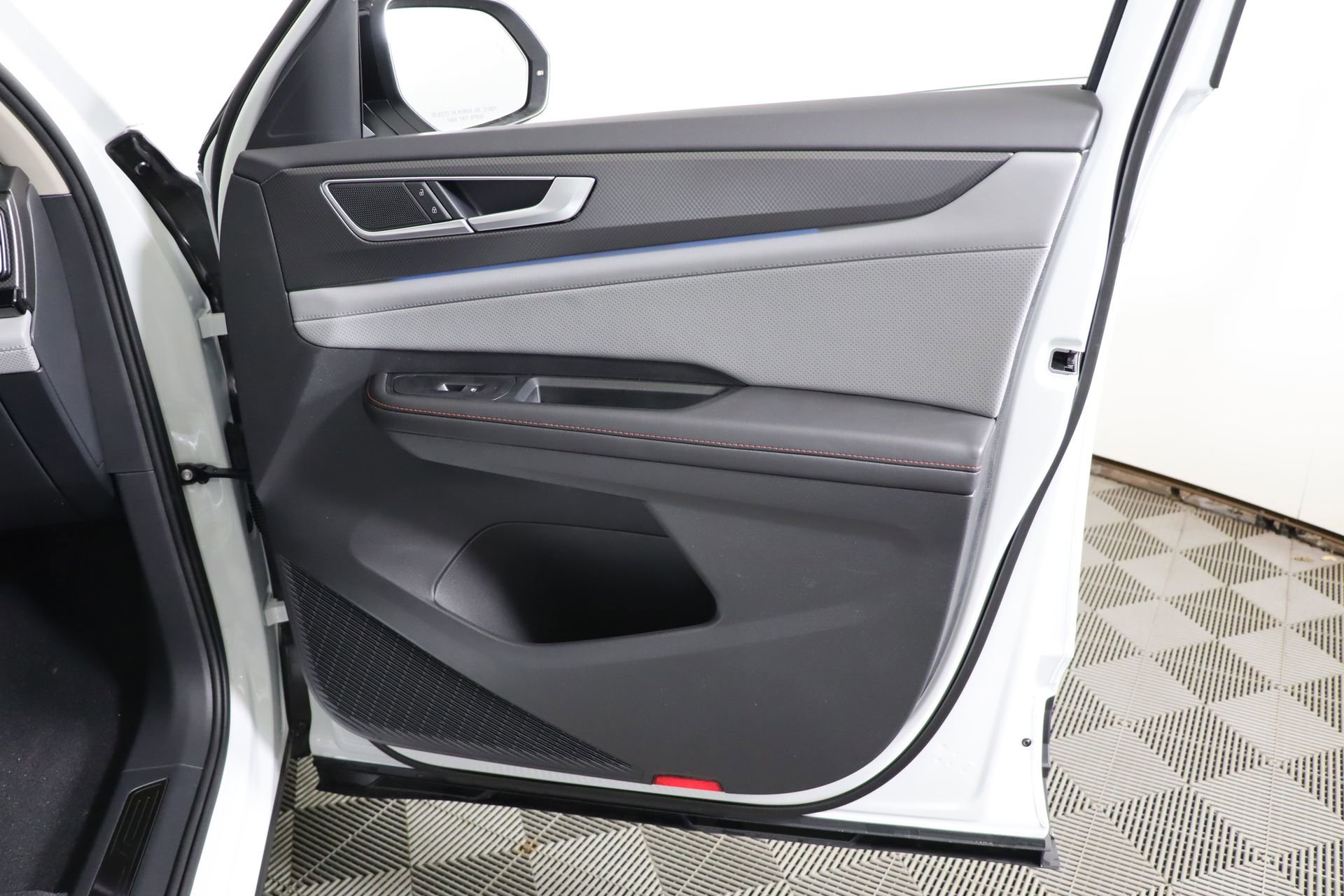 Used 2025 Volkswagen Atlas Peak Edition SE image 49