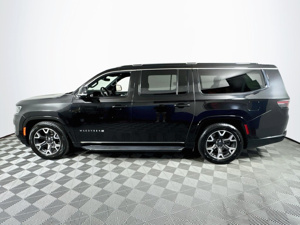 Used 2024 Jeep Wagoneer L Series III w/ Flexible Seating Group AWD/4WD image 4