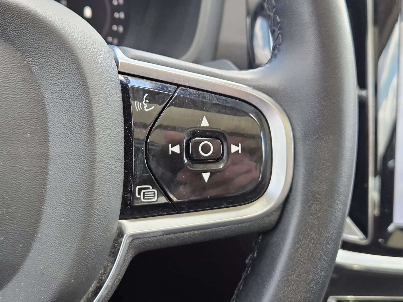 Used 2024 Volvo S60 B5 Plus FWD image 26