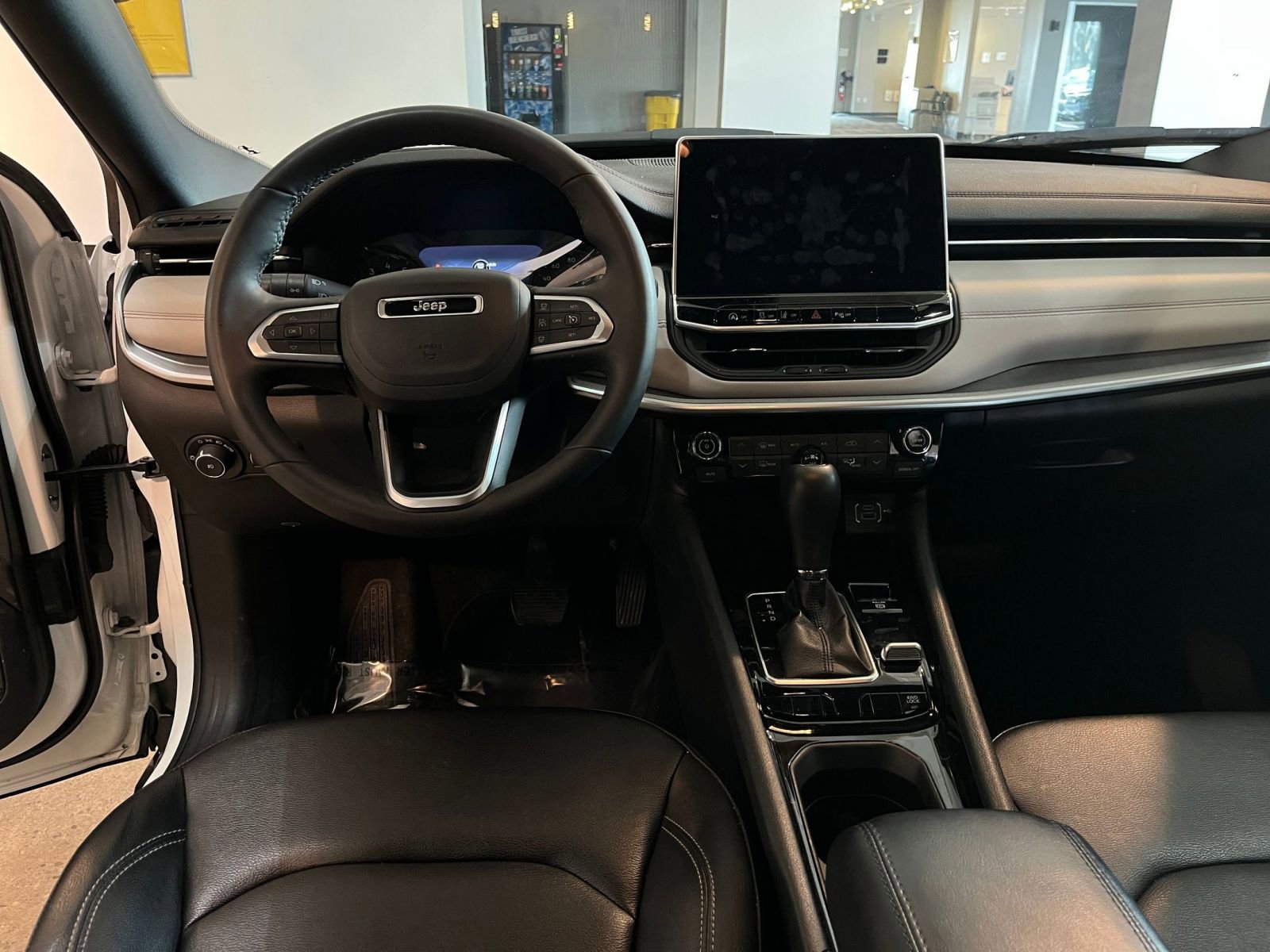 Used 2025 Jeep Compass Limited image 34