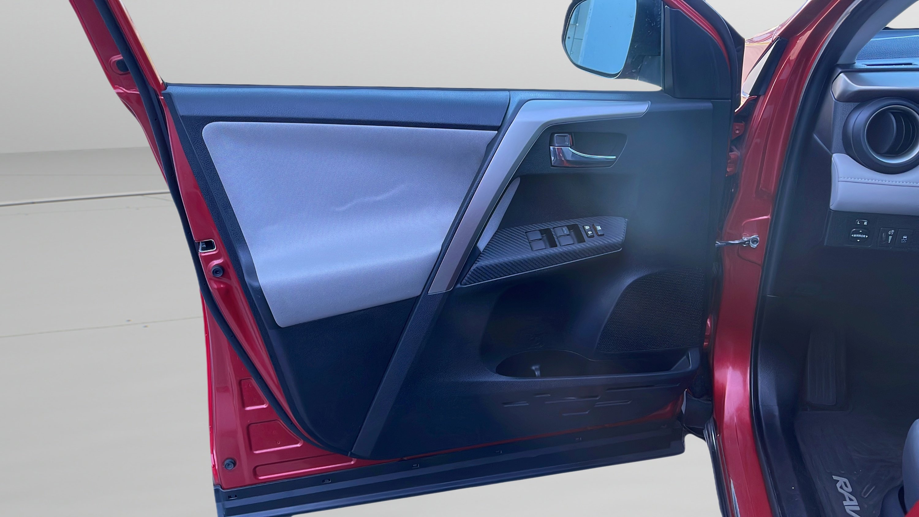 Used 2015 Toyota RAV4 XLE AWD/4WD image 21