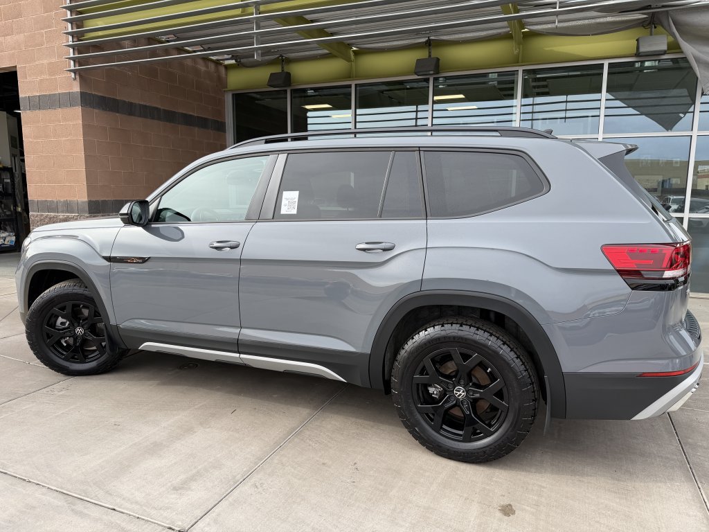 Used 2024 Volkswagen Atlas Peak Edition SEL AWD/4WD image 5
