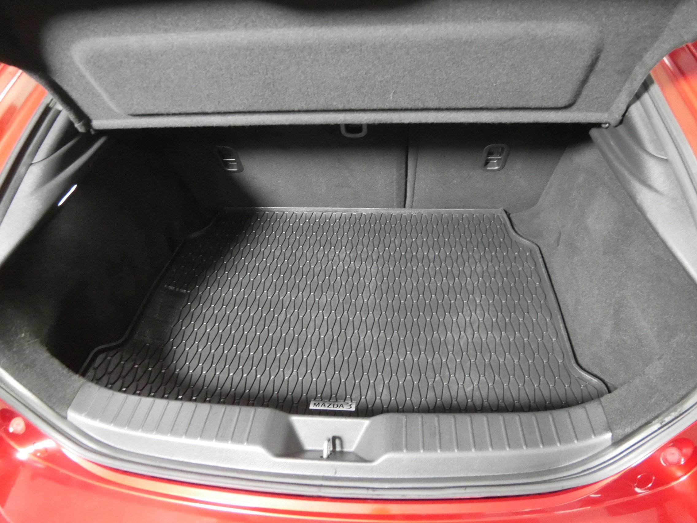 Used 2021 MAZDA MAZDA3 Hatchback w/Premium Plus Pkg image 18