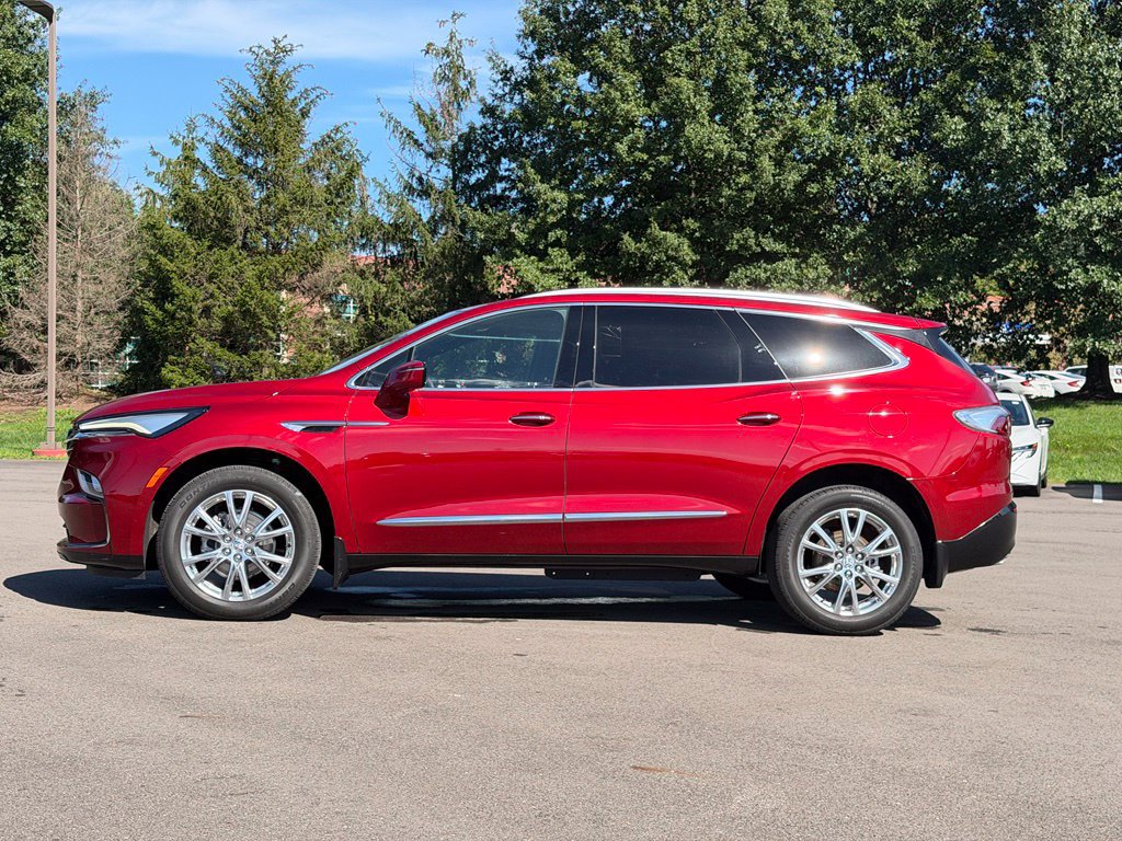 Used 2023 Buick Enclave Essence w/ Experience Buick Package FWD image 3