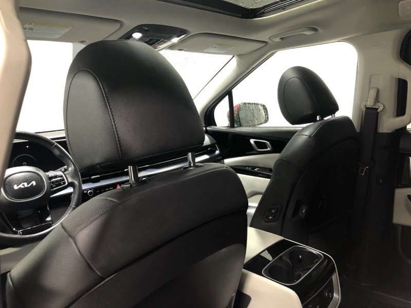 Used 2024 Kia Carnival SX Prestige image 18