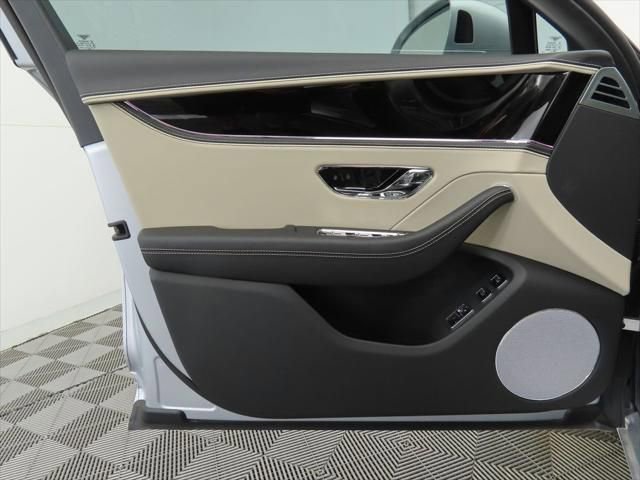Used 2025 Bentley Flying Spur Plug-In Hybrid AWD/4WD image 24