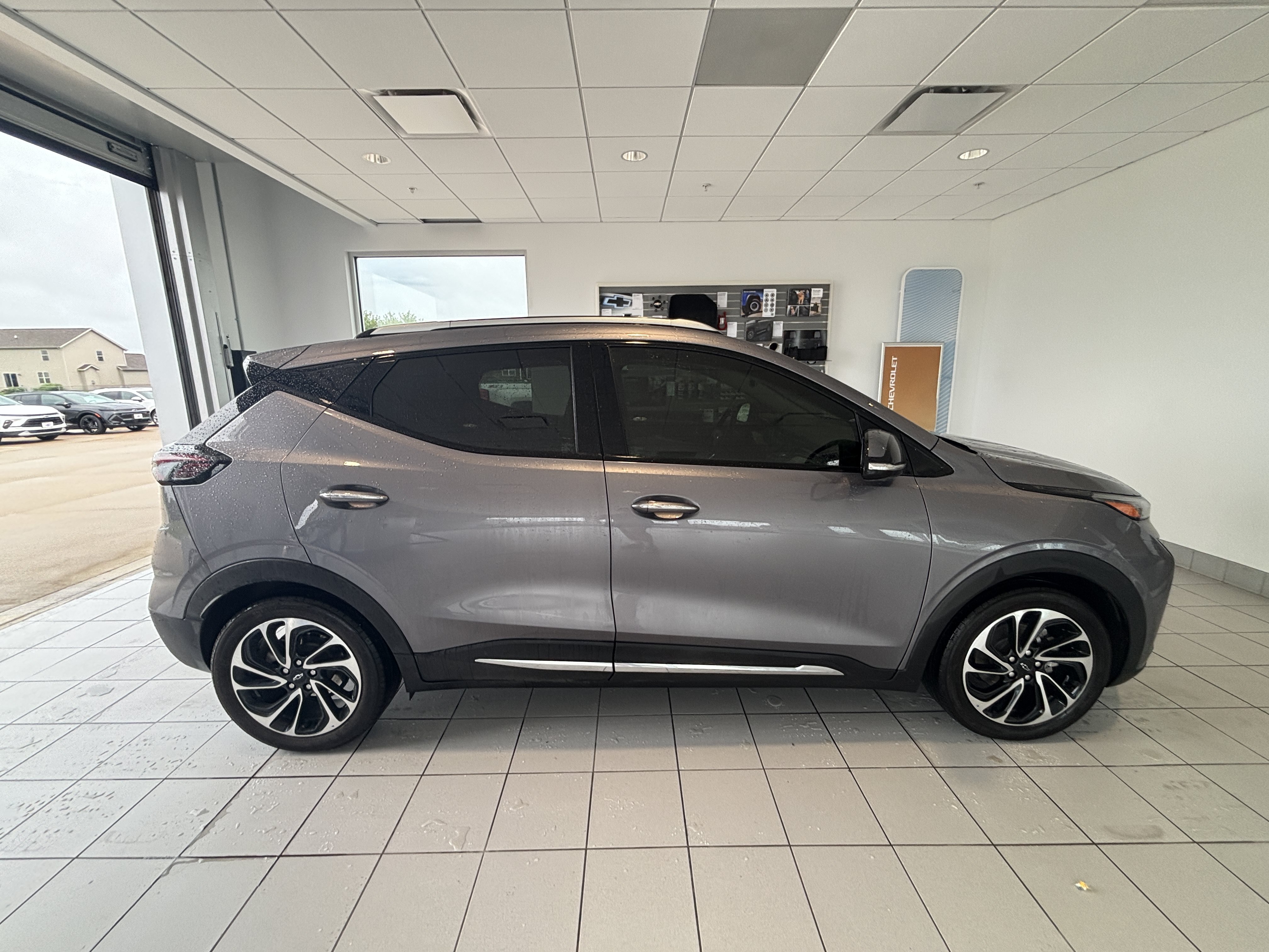 Used 2023 Chevrolet Bolt EUV Premier FWD image 6