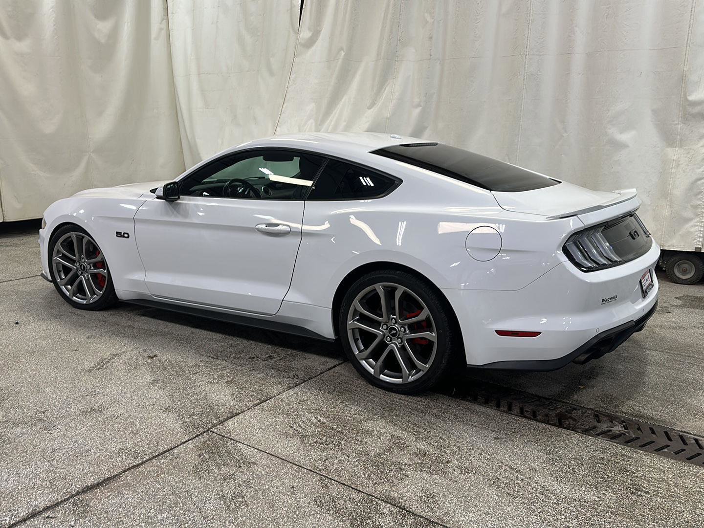 Used 2018 Ford Mustang GT Premium image 3