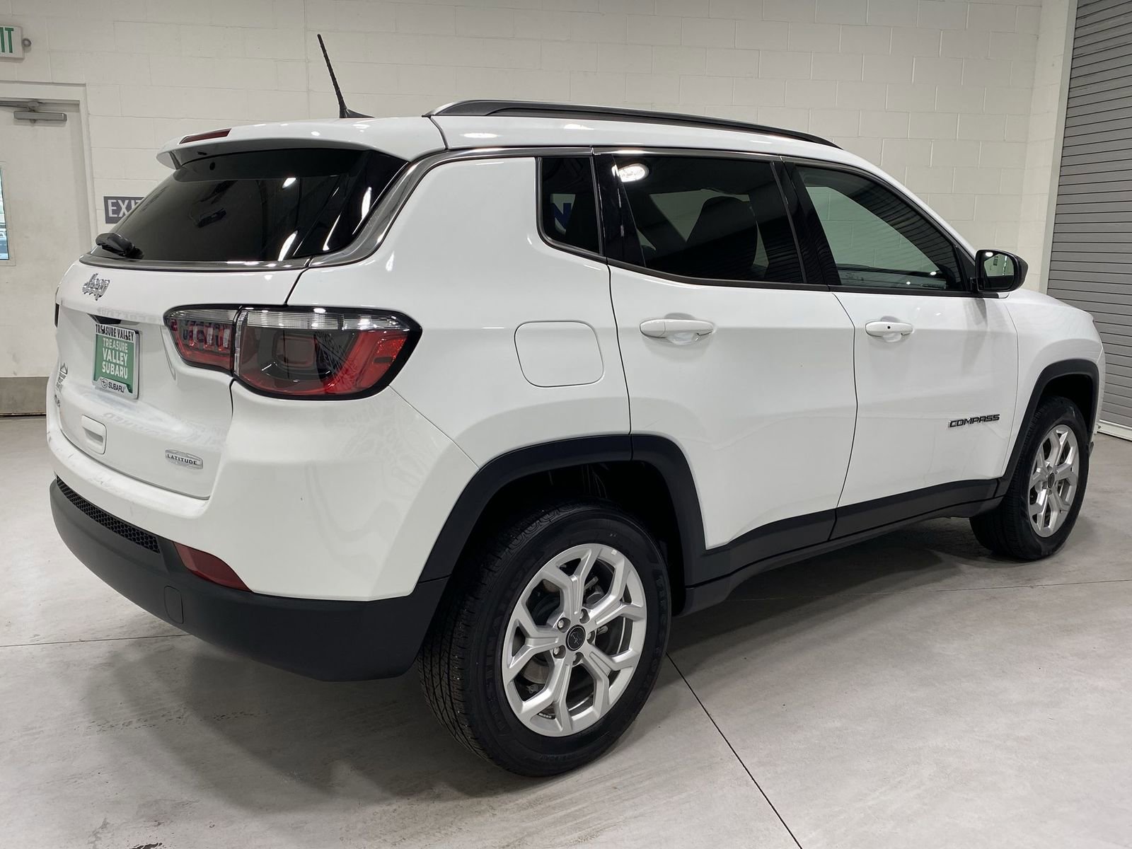 Used 2025 Jeep Compass Latitude image 8