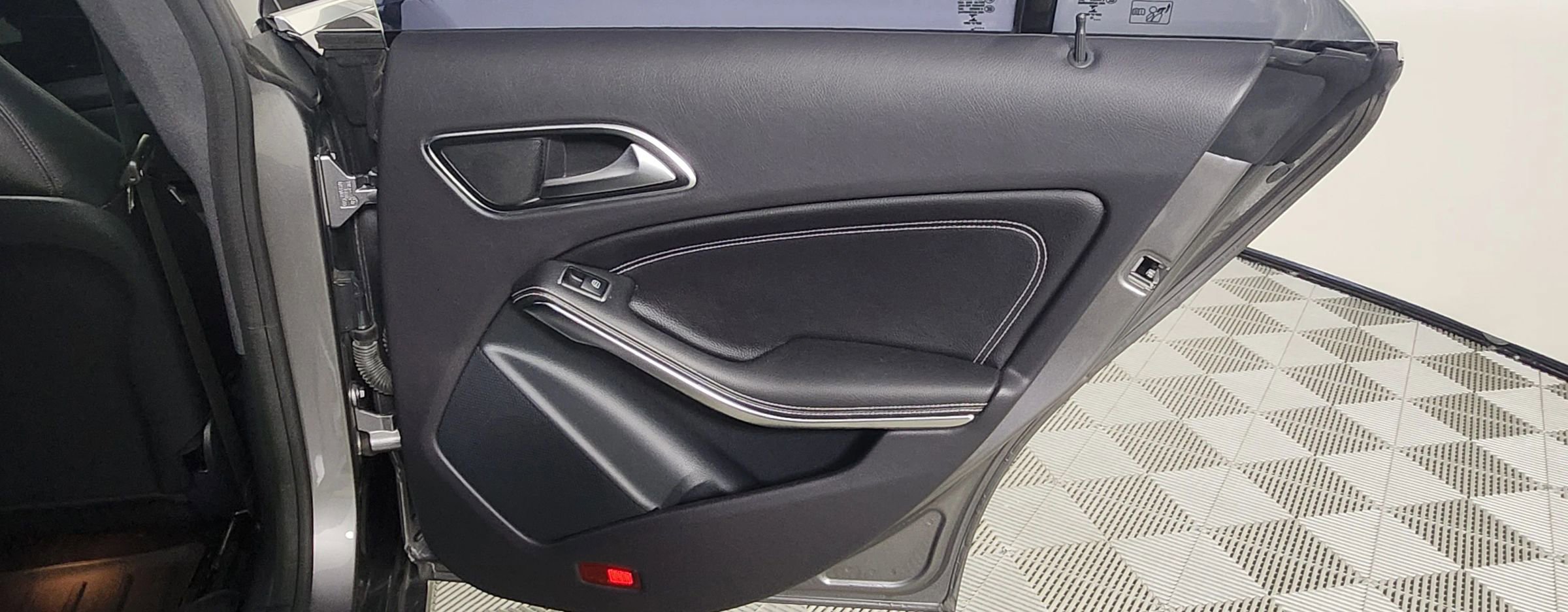 Used 2015 Mercedes-Benz CLA 250 4MATIC image 17