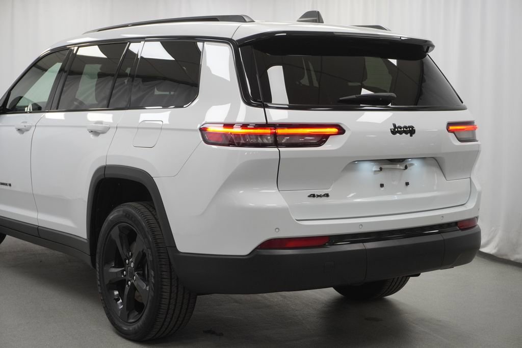 Certified 2023 Jeep Grand Cherokee L Laredo image 12