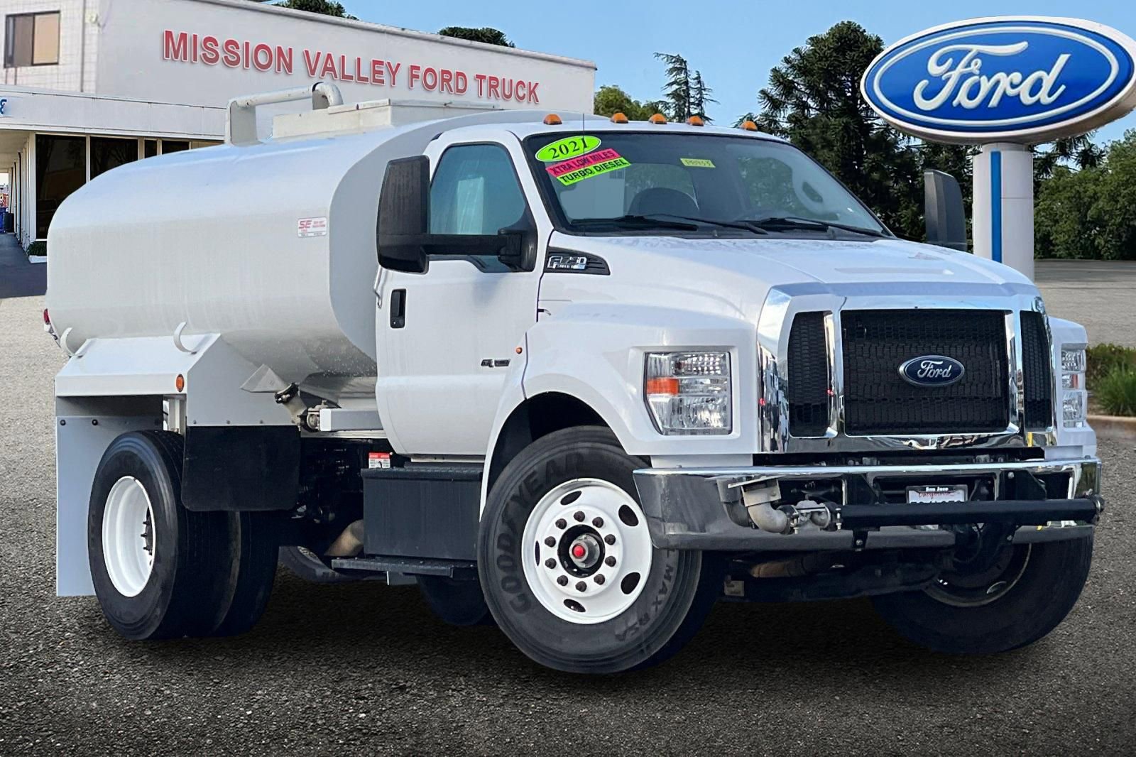 Used 2021 Ford F750 2WD Regular Cab Super Duty image 2