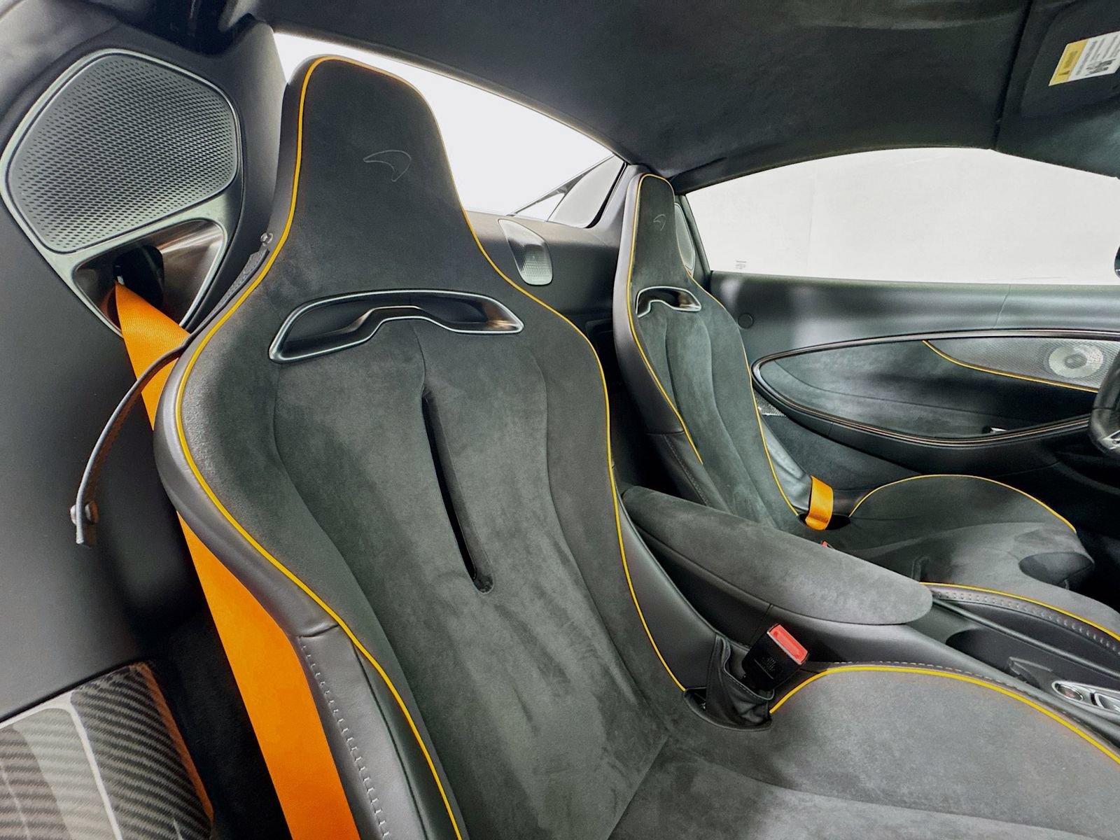 Used 2025 McLaren Artura Spider RWD image 22