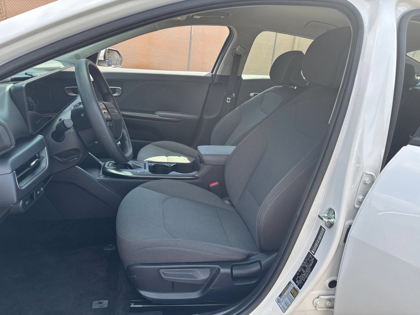 Used 2025 Kia K4 FWD image 22