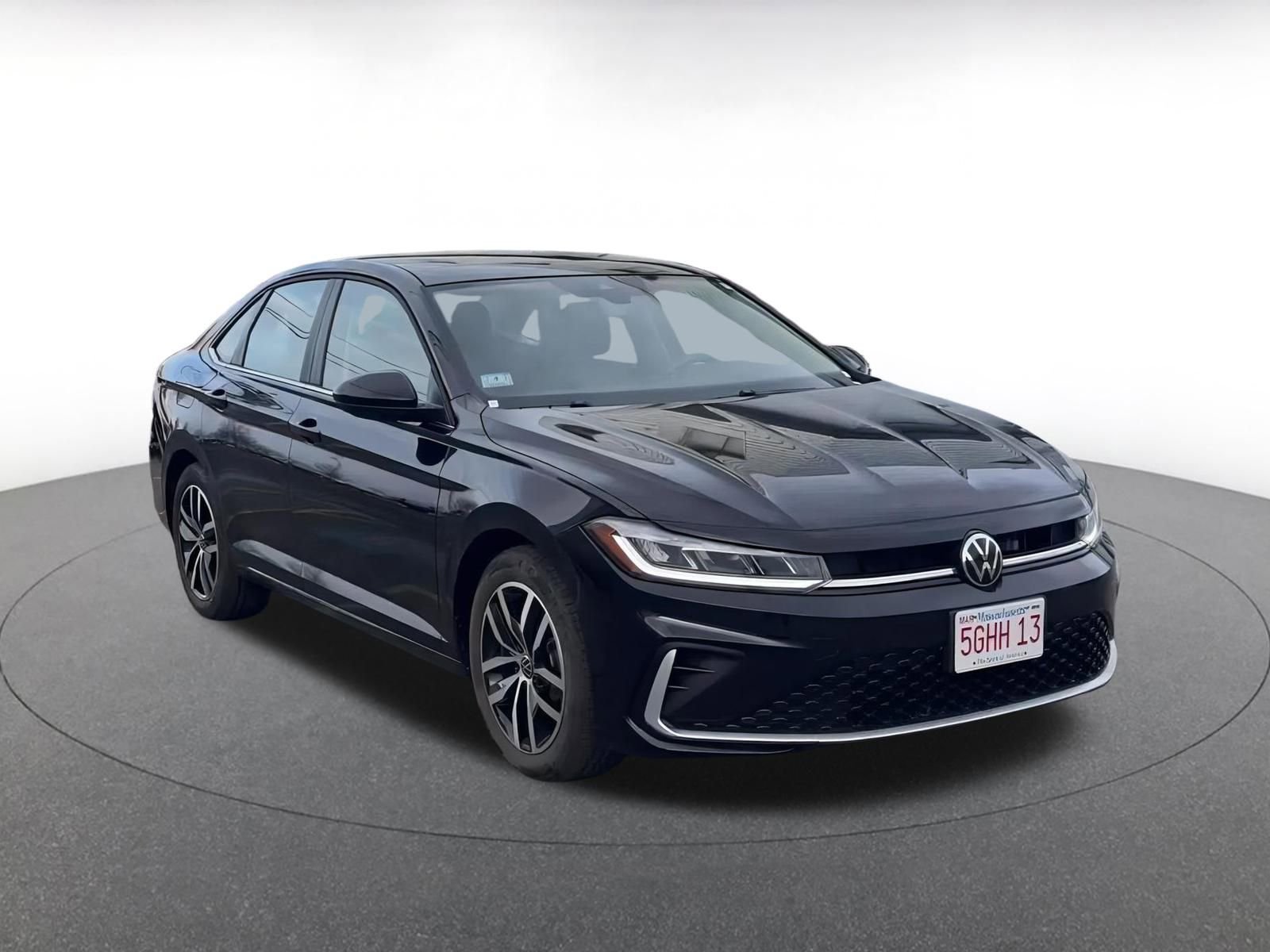 Used 2025 Volkswagen Jetta SE image 3