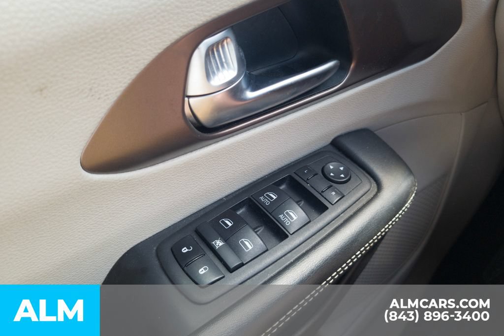 Used 2023 Chrysler Voyager LX FWD image 14